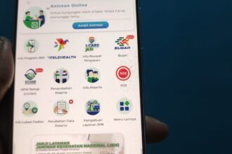 Informasi pelayanan rawat jalan di RSUD Taman Husada yang mengharuskan pasien menggunakan Mobile JKN. (Radar Kaltim)