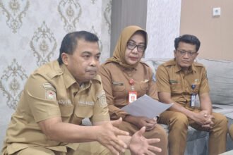 Wakil Wali Kota Bontang Agus Haris didampingi Kepala Dinkes Toetoek Pribadi Ekowati. (istimewa)