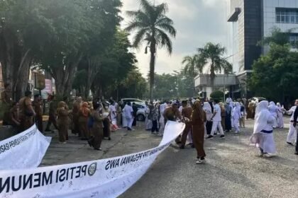aksi para nakes AWS tuntut kepastian pembayaran TPP. (istimewa)