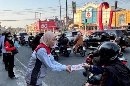 pembagian masker oleh Pertamina Patra Niaga Kalimantan di Kota Samarinda. (istimewa)