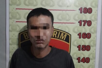 tersangka diamankan polisi. (istimewa)