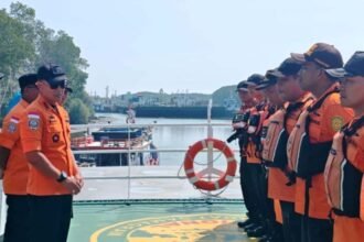 tim basarnas balikpapan yang diberangkatkan. (istimewa)