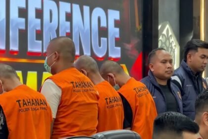 Wakil Kepala Polresta Samarinda AKBP Anib Bastian bersama jajajaran dalam konferensi press pengungkapan kasus di Mapolresta Samarinda. (istimewa)