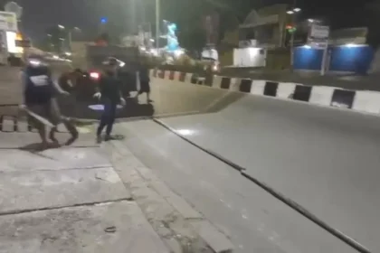 aksi pencurian kabel di Jalan Hasan Basri. (istimewa)