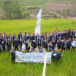 Bersama PT Pupuk Kalimantan Timur (Pupuk Kaltim) sebagai tuan rumah, sebanyak 100 karyawan dari 10 anak perusahaan hadir langsung dan hidup berdampingan dengan masyarakat di Bulutana, Gowa, Sulawesi Selatan, 12-16 Oktober 2026.