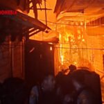 Kebakaran melanda permukiman di Jalan Kartini, Gang Karya, RT 61 dan 26, Kelurahan Loa Ipuh, Kecamatan Tenggarong, Kabupaten Kutai Kartanegara (Kukar), Selasa (13/10/2026) malam. (ist)