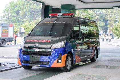 PT Pupuk Kalimantan Timur (Pupuk Kaltim) menghibahkan satu unit kendaraan Mini Intensive Care Unit (ICU)