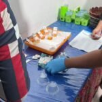 Polisi Saat melakukan pemeriksaan di jalan pesut dana Jalan Kakap dan mendapatkan enam orang Positif Narkotika. (istimewa)