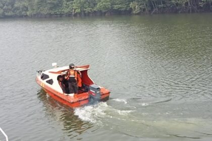 Operasi pencarian seorang penumpang KMP Gajah Mada yang di perairan Muara Kariangau, Balikpapan. (istimewa)